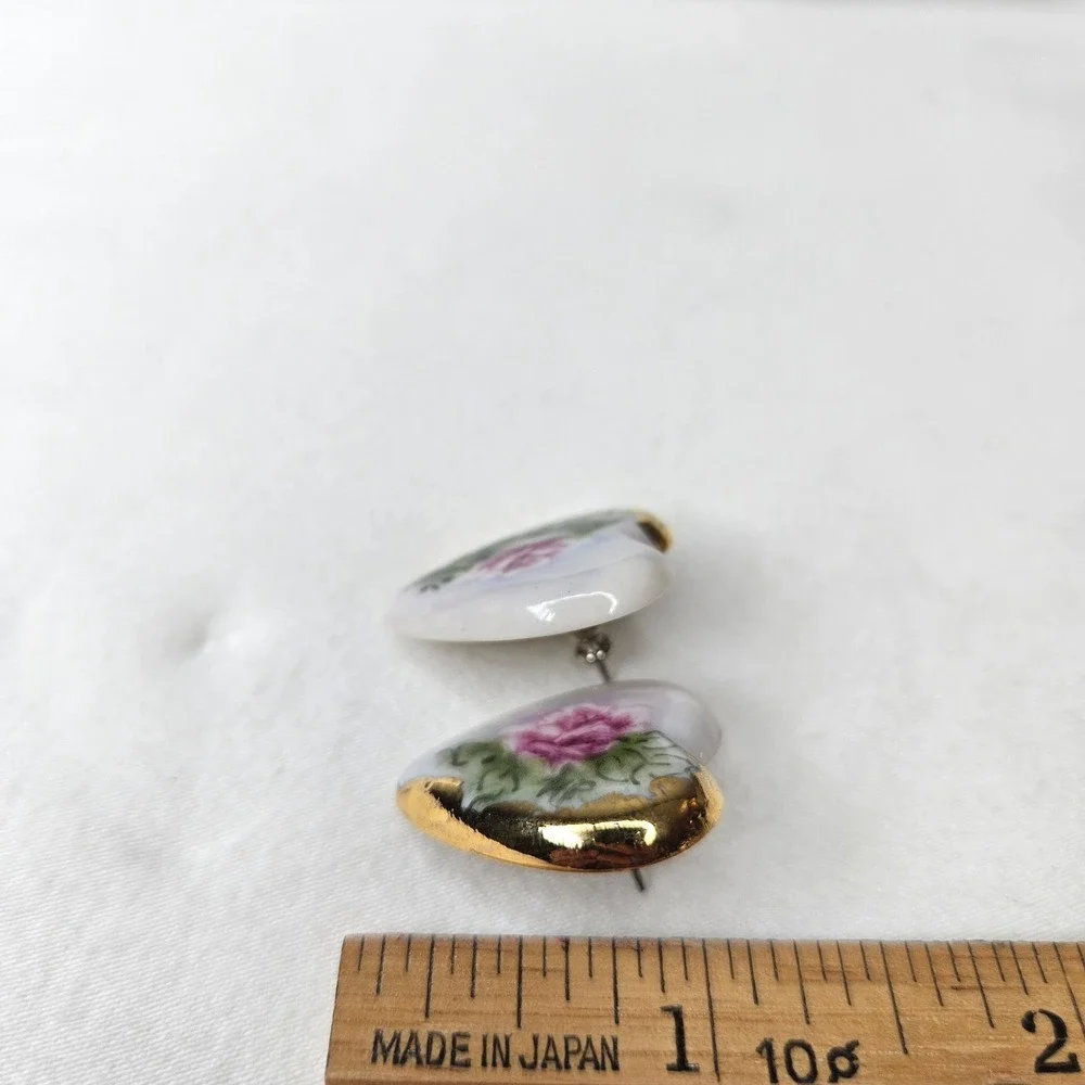 Vtg Heart Shape Porcelain Floral Stud Earrings White Pink Gold Tone‎ Romantic